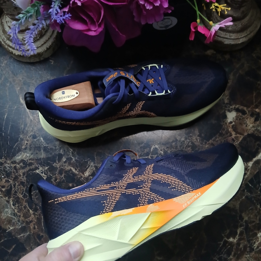 Asics Nova Blast 5 Comfort/Athletic Medical Field Shoes Size 9.5 Men/11 Women - Picture 4 of 13